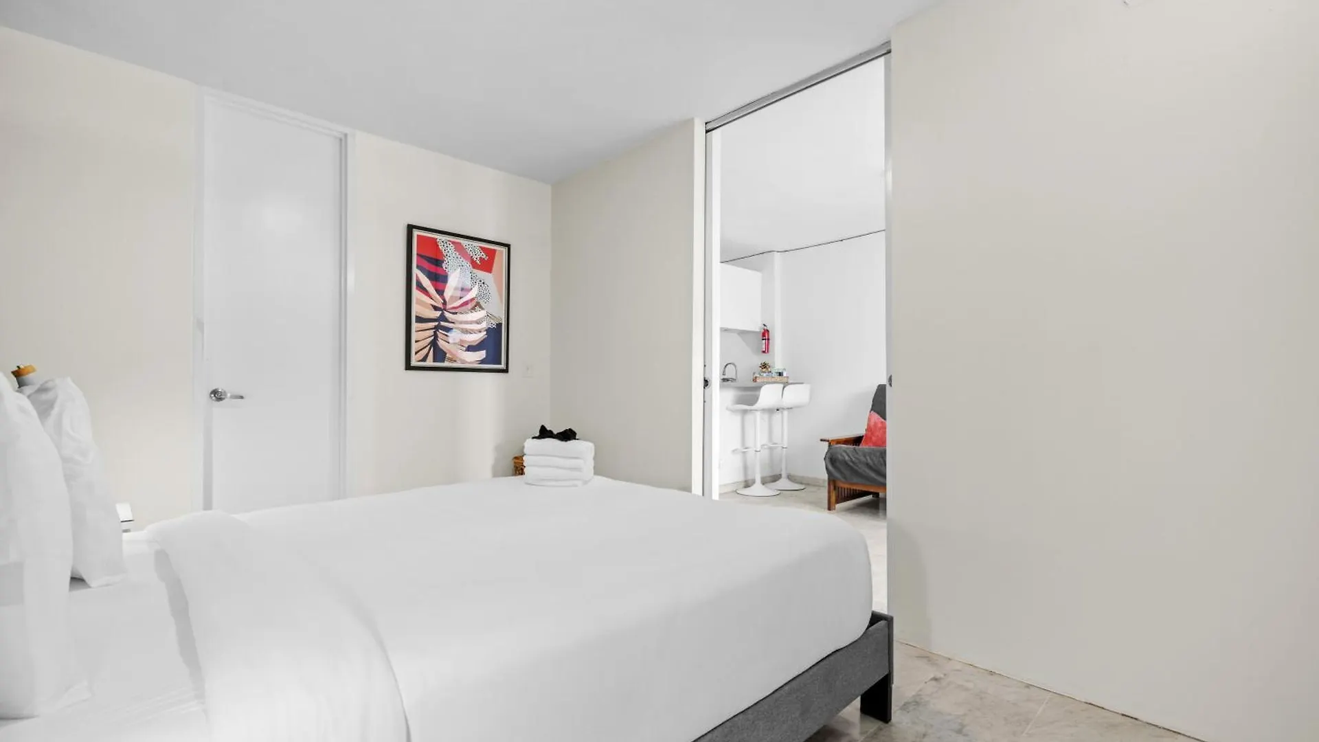 Otium Pool Beach Access San Juan
